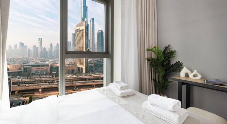 Fresh New 2 Bedroom! Amazing Burj Khalifa View! 5-star Pool & Gym Access! — photo 4