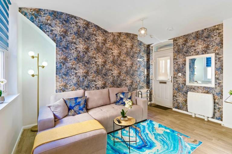 Brighton Apartment Near Beach Walk Everywhere in Brighton