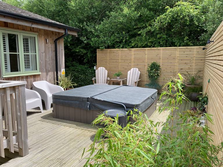Cottage with yard, jacuzzi & barbeque | River view — photo 2