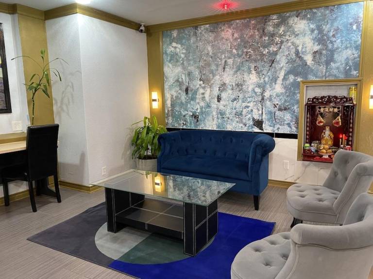 R Nite Star Inn and Suites -Home of the Cowboys & Rangers — photo 4