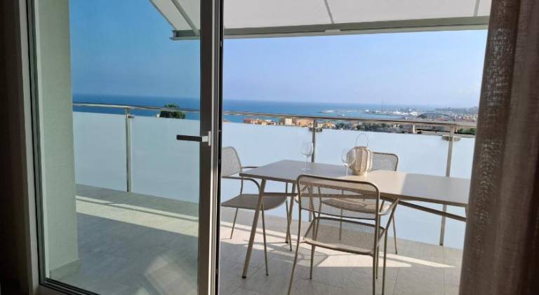 Holiday apartment with patio — photo 4