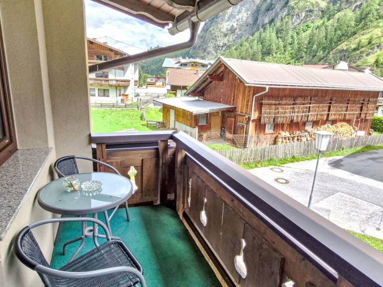 Holiday apartment with yard & barbeque — photo 2