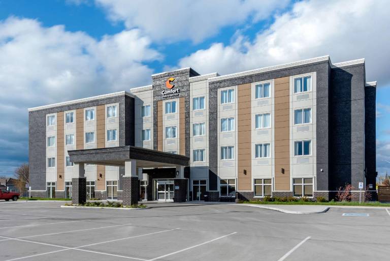 Comfort Inn & Suites in Wawa, ON