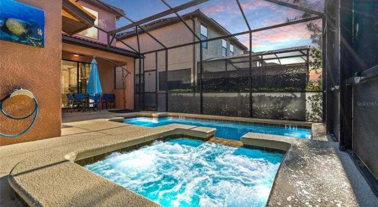 Vacation home with pool & jacuzzi — photo 2