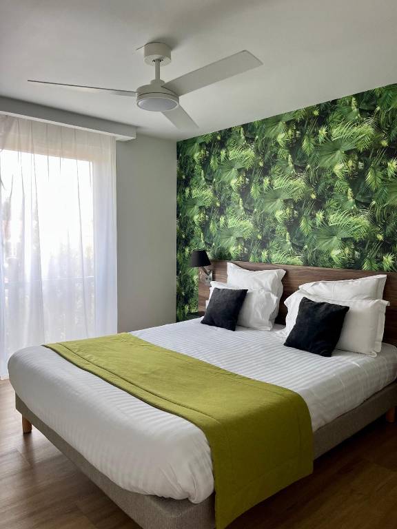 Serviced apartment with terrace, garden & jacuzzi in La Rochelle