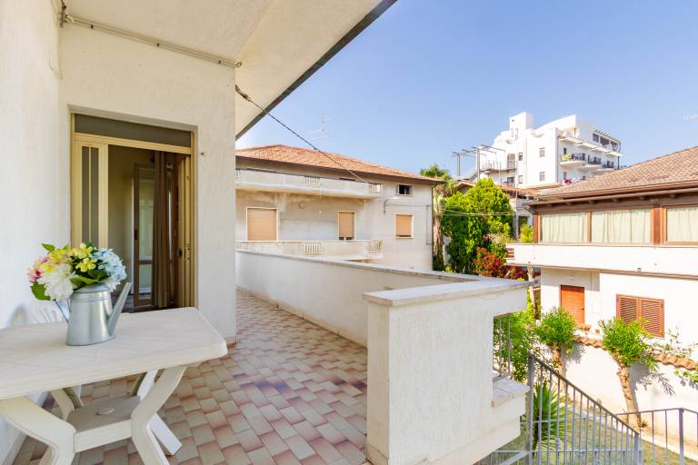 Apartment with 2 rooms for 6 persons — photo 4
