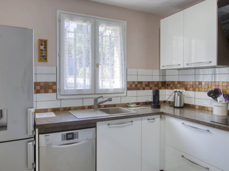 Fully equipped vacation home with barbecue, terrace & yard | Pets are welcome — photo 5