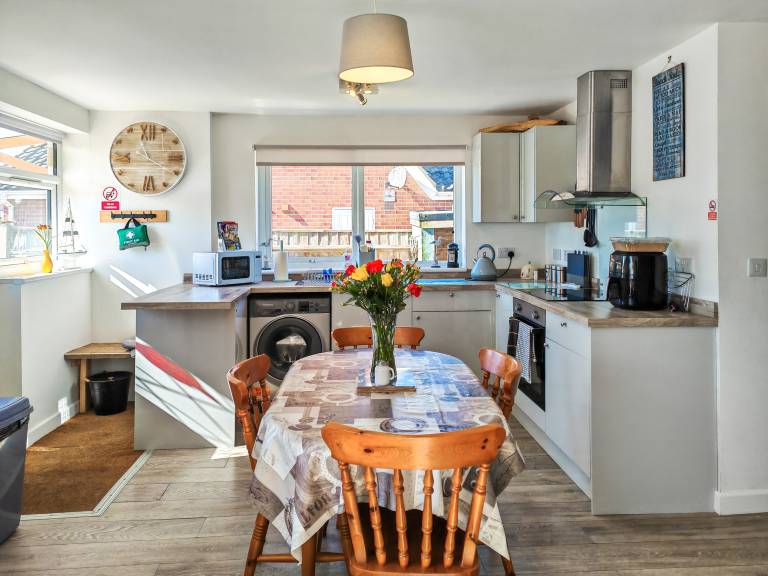 Family-friendly cottage with yard | River view | Next to the beach | Pets are welcome — photo 4