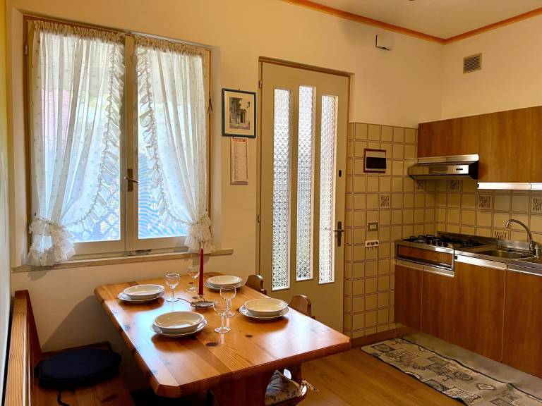 Apartment with garden & terrace | Garden view — photo 4