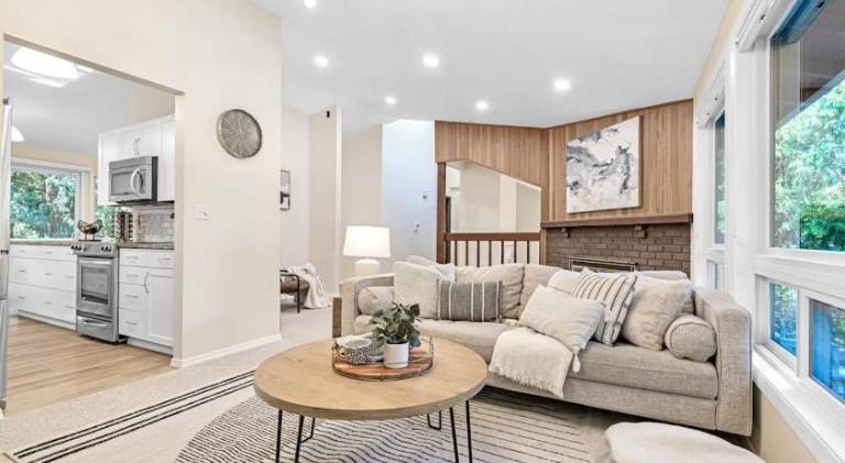 Ample vacation home | Dogs allowed in Redmond, WA