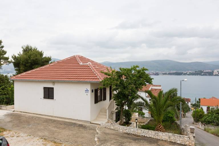 Apartma  Okrug Gornji Beach