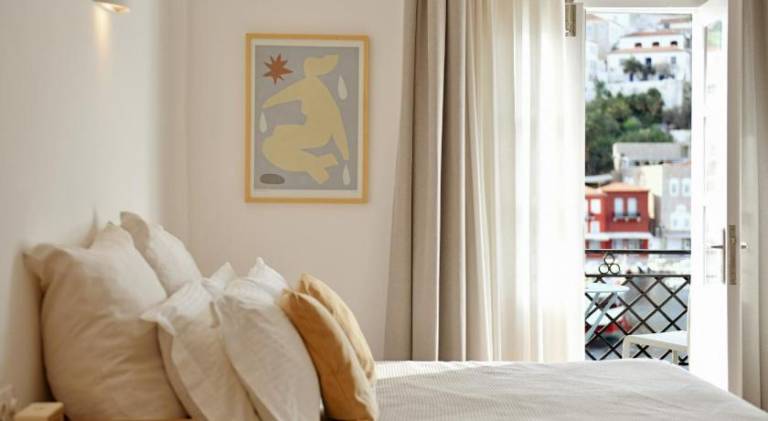 Serviced apartment with patio in Hydra