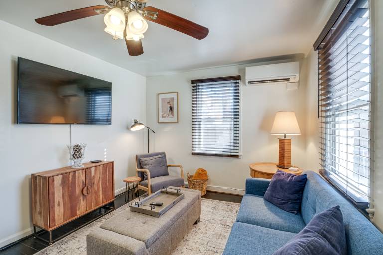 Updated Arlington Townhome 5 Mi to National Mall