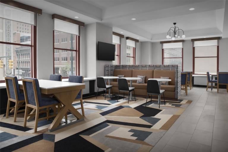 Hampton Inn Indianapolis Dwtn across from Circle Centre — photo 5