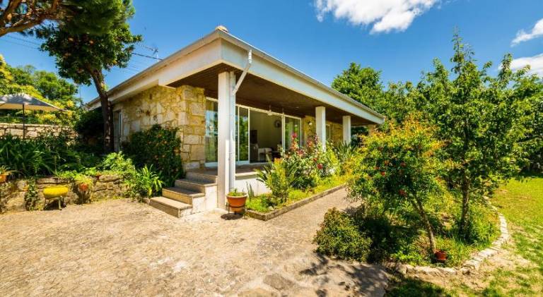 Fully equipped house with private pool, garden & patio | Pets are welcome — photo 5