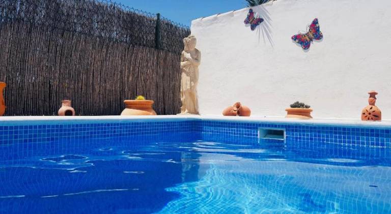 Fully equipped vacation home with barbeque, private pool & terrace | Pets are welcome — photo 2