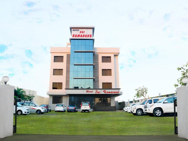 Hotel Sai Ramanand in Rahata