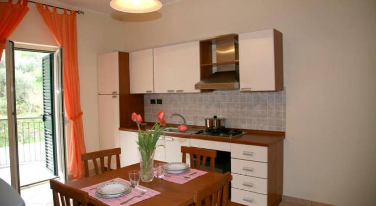 Rental apartment with yard & patio | Close to the beach | Pets are welcome — photo 3