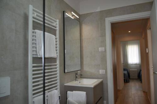 Apartment with private pool, yard & jacuzzi — photo 2