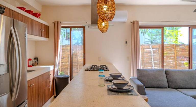 Modern Condo with Pool Fast Wifi Perfect — photo 3