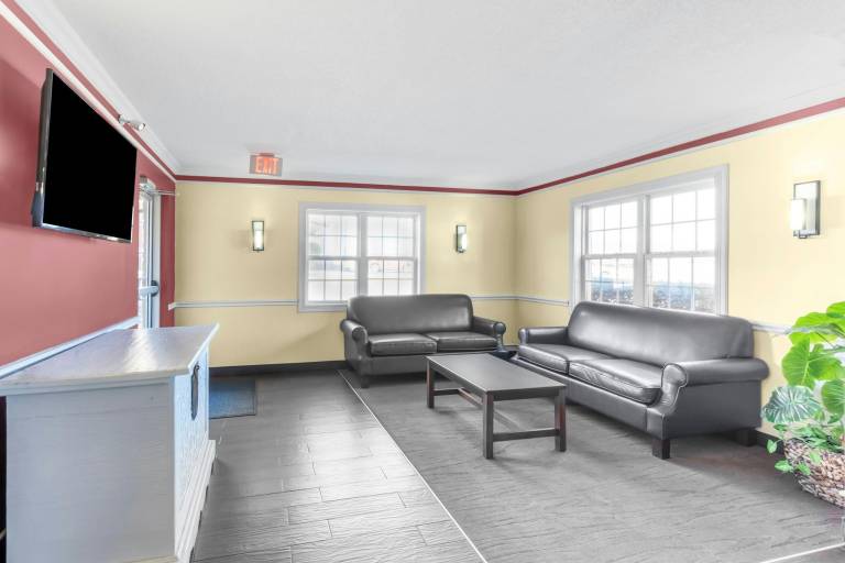 OYO Hotel Tulsa N Sheridan Rd & Airport — photo 3