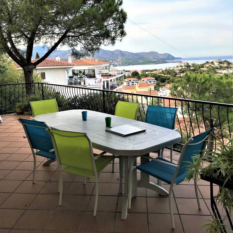 Family-friendly wonderful apartment with yard & terrace | Sea view | Close to the beach | Pet-friendly — photo 3
