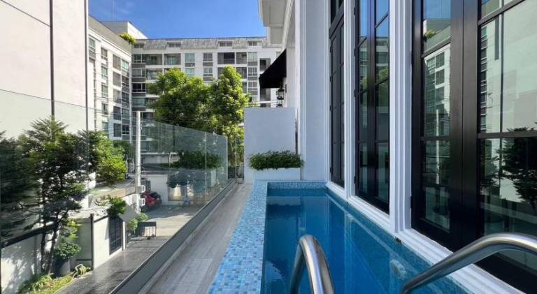Luxury Pool Villa 5BR 12pax with Private Lift in Ekkamai in Koh Lipe