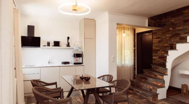 Holiday apartment with patio & yard — photo 2