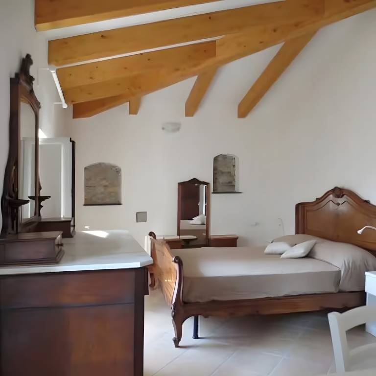 Private room with patio, fast internet & yard | Garden view | Perfect for remote work | Dogs allowed in Loano