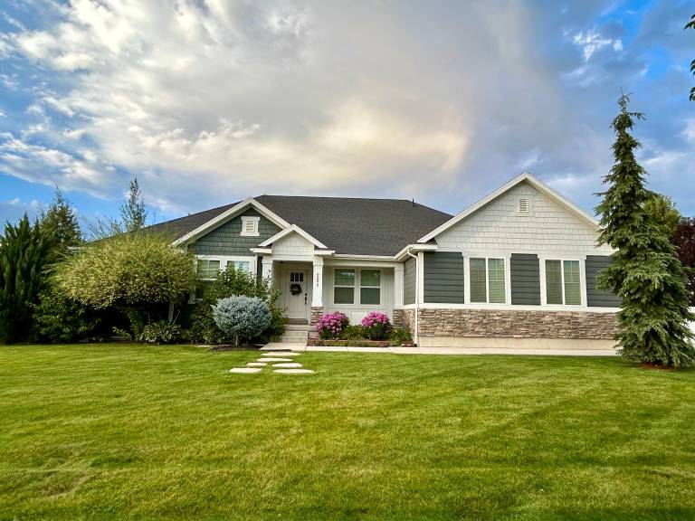 Children-friendly vacation home with terrace, garden & hot tub | Mountain view | Dogs allowed in Heber City, UT