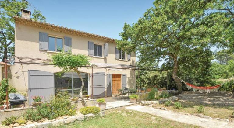 House with private pool, patio & barbeque in St.-Rémy-de-Provence