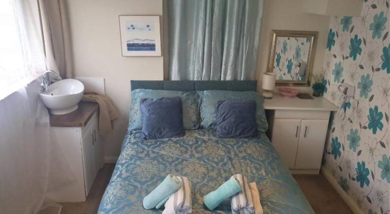 Self Contained Rooms in Central Torquay — photo 4