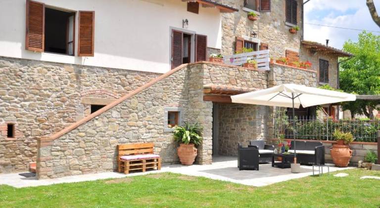 House with barbeque, patio & garden — photo 3