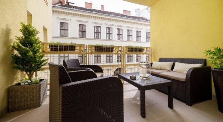 Apartment with patio | Next to St. Stephen's Basilica — photo 4