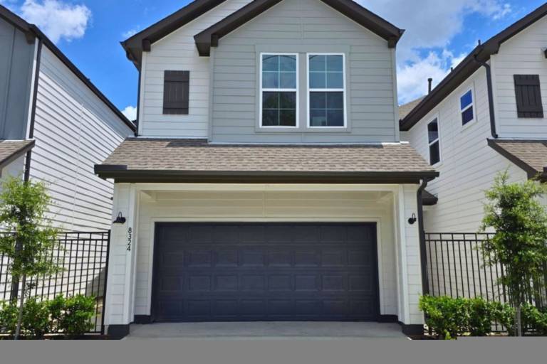 Vacation home with yard — photo 3
