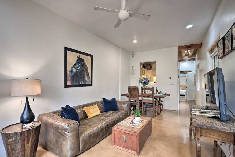 Historic Railyard Bungalow - Walkable Location! — photo 4