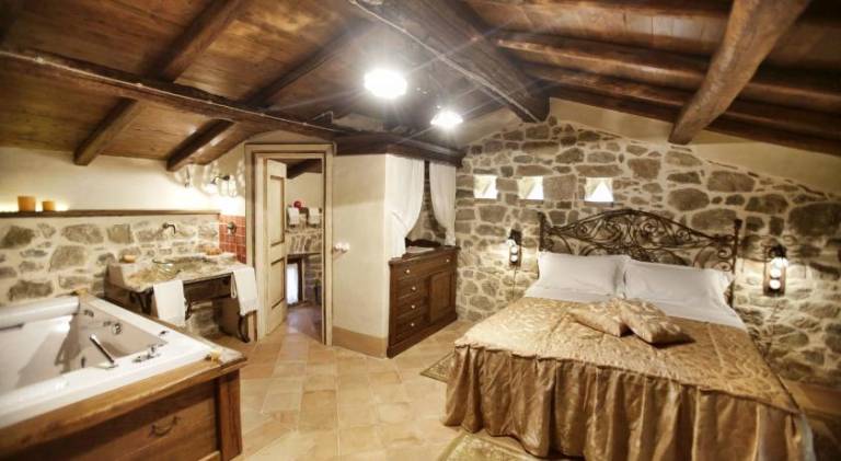 Farm with yard & jacuzzi — photo 2