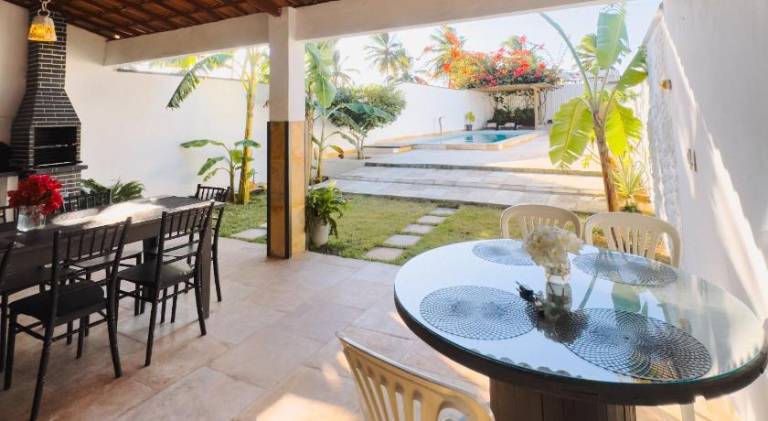 Vacation home with pool — photo 3