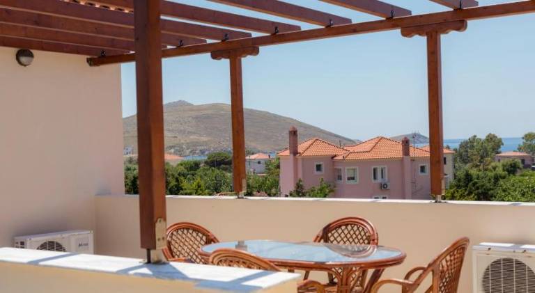 Serviced apartment with patio & garden | Next to the beach | Pets are welcome — photo 3