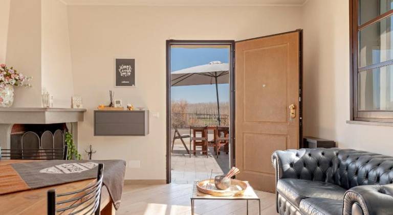 Rental apartment with patio in Terricciola