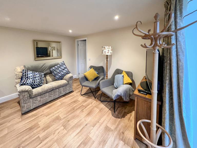 Child-friendly cottage with patio & yard | Pet-friendly — photo 3