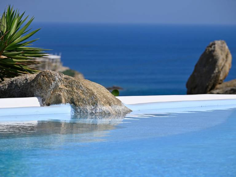 Vacation home with patio, hot tub & private pool — photo 2