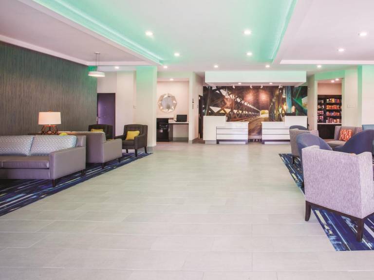 La Quinta Inn & Suites by Wyndham Cullman — photo 3