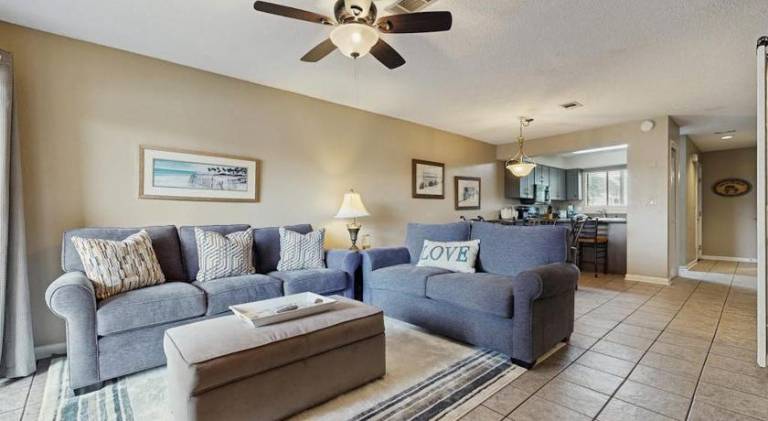 House with jacuzzi & private pool in Bay City, AL