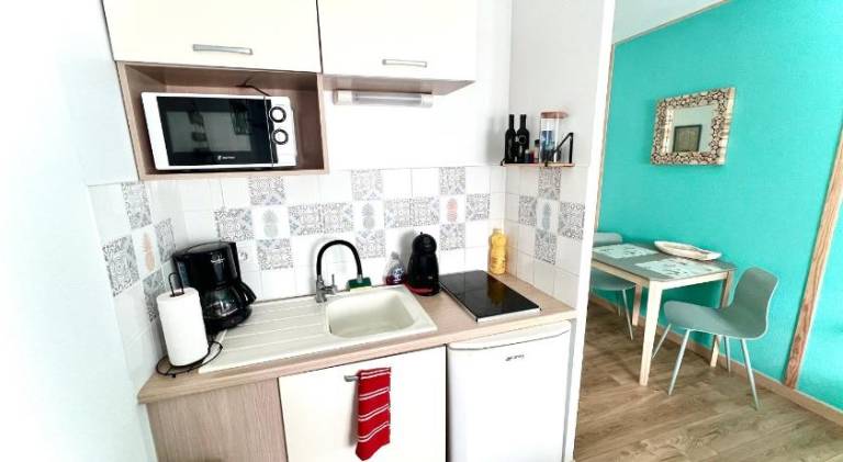 Holiday apartment with private pool, patio & garden — photo 4