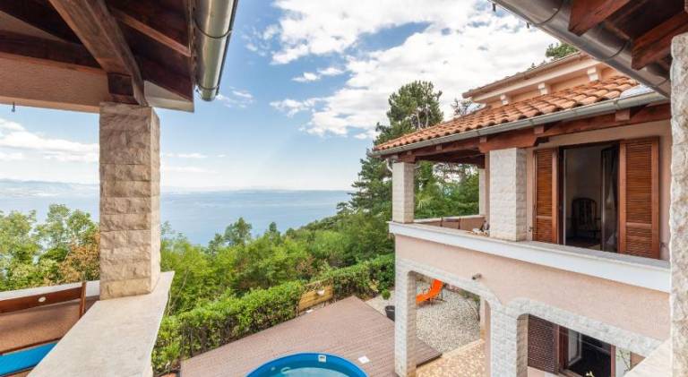 Spacious villa with pool & hot tub | Dogs allowed — photo 3