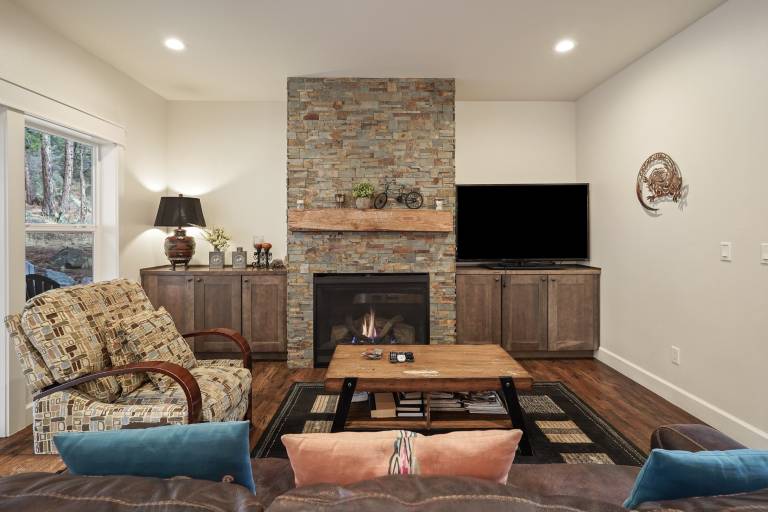 Trails End Retreat - Perfect Retreat Luxury Home, Guest Quarters, A/C, Foosball, Ping Pong — photo 3