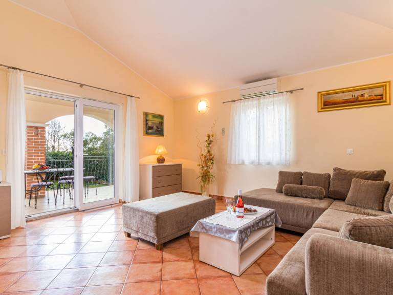 Fully equipped big vacation home with barbecue, private pool & garden | Pet-friendly — photo 3