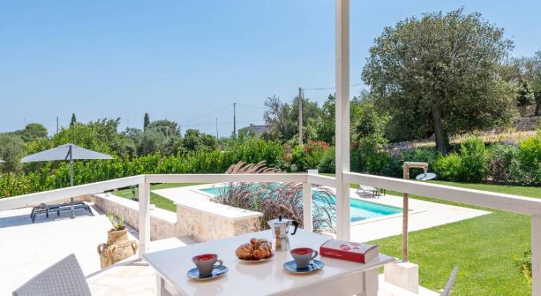 Vacation home with pool, grill & terrace — photo 2