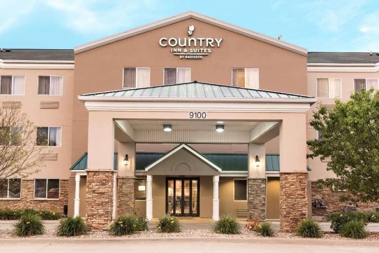 Country Inn & Suites by Radisson, Cedar Rapids Airport, IA — photo 3
